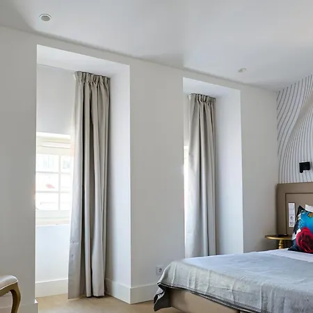 77 Hotel 4*