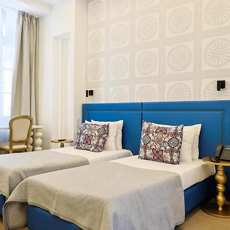 77 Hotel 4*